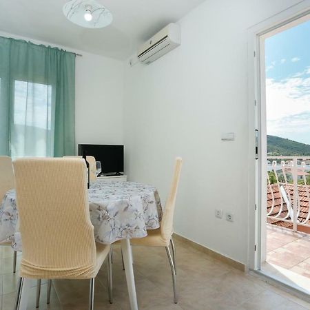 Apartamento Apartman Paula 1 Vinišće Exterior foto