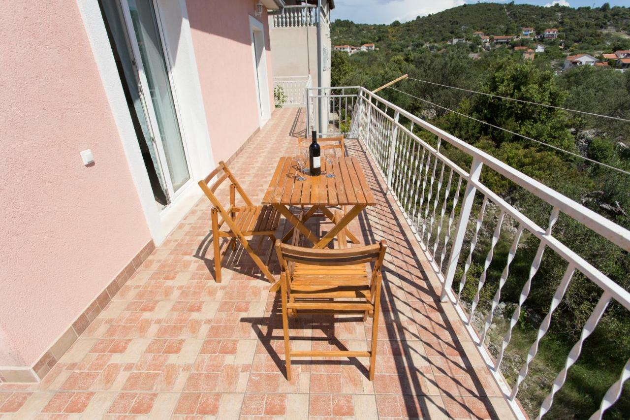 Apartamento Apartman Paula 1 Vinišće Exterior foto