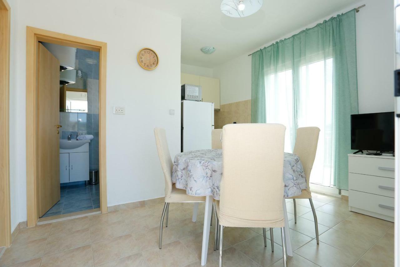 Apartamento Apartman Paula 1 Vinišće Exterior foto