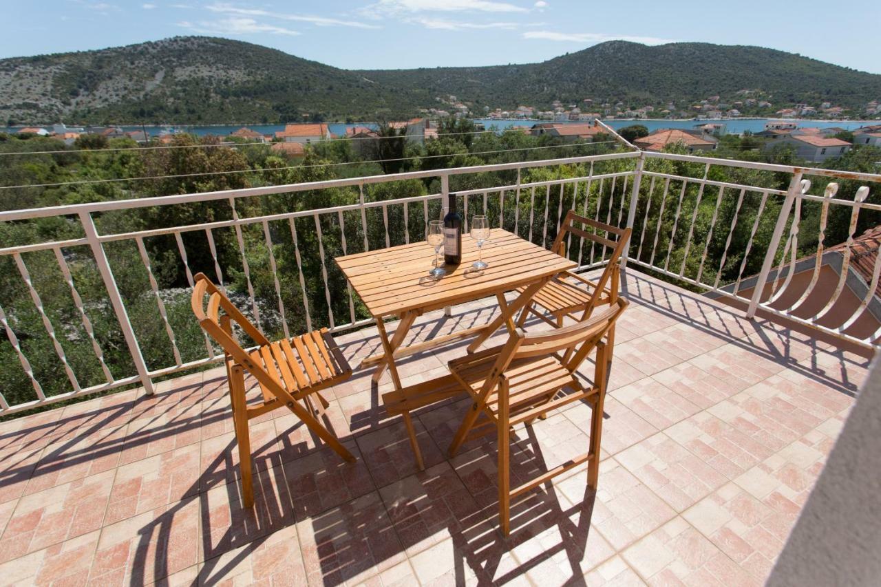 Apartamento Apartman Paula 1 Vinišće Exterior foto